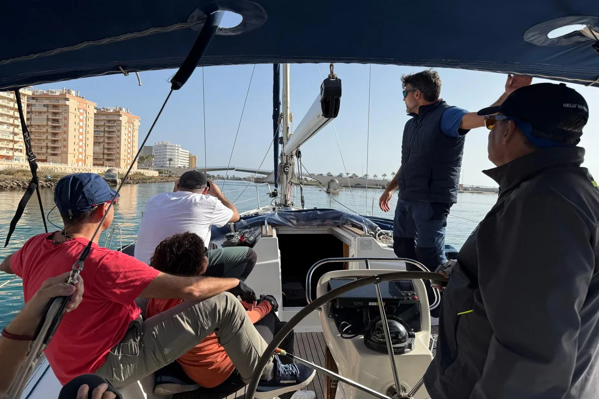 Prácticas oficiales PNB en velero en Murcia a bordo del ATORU